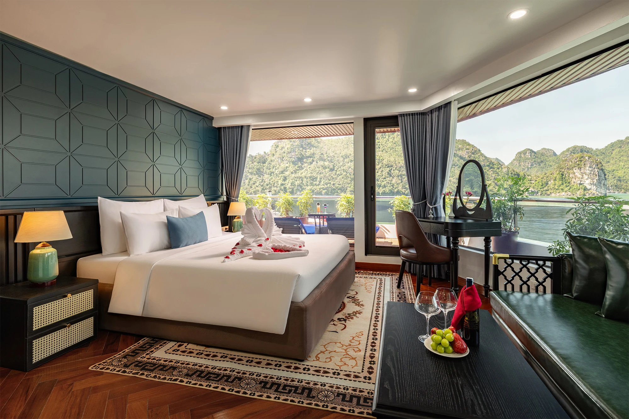 Honey Moon Terrace suite on Aqua Luxury Cruise
