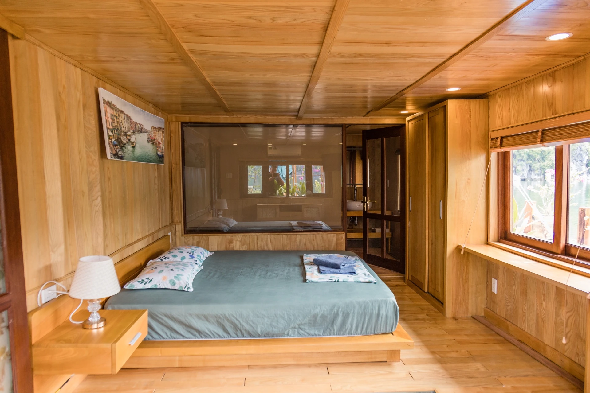 Double Room with Bay View — Room 1