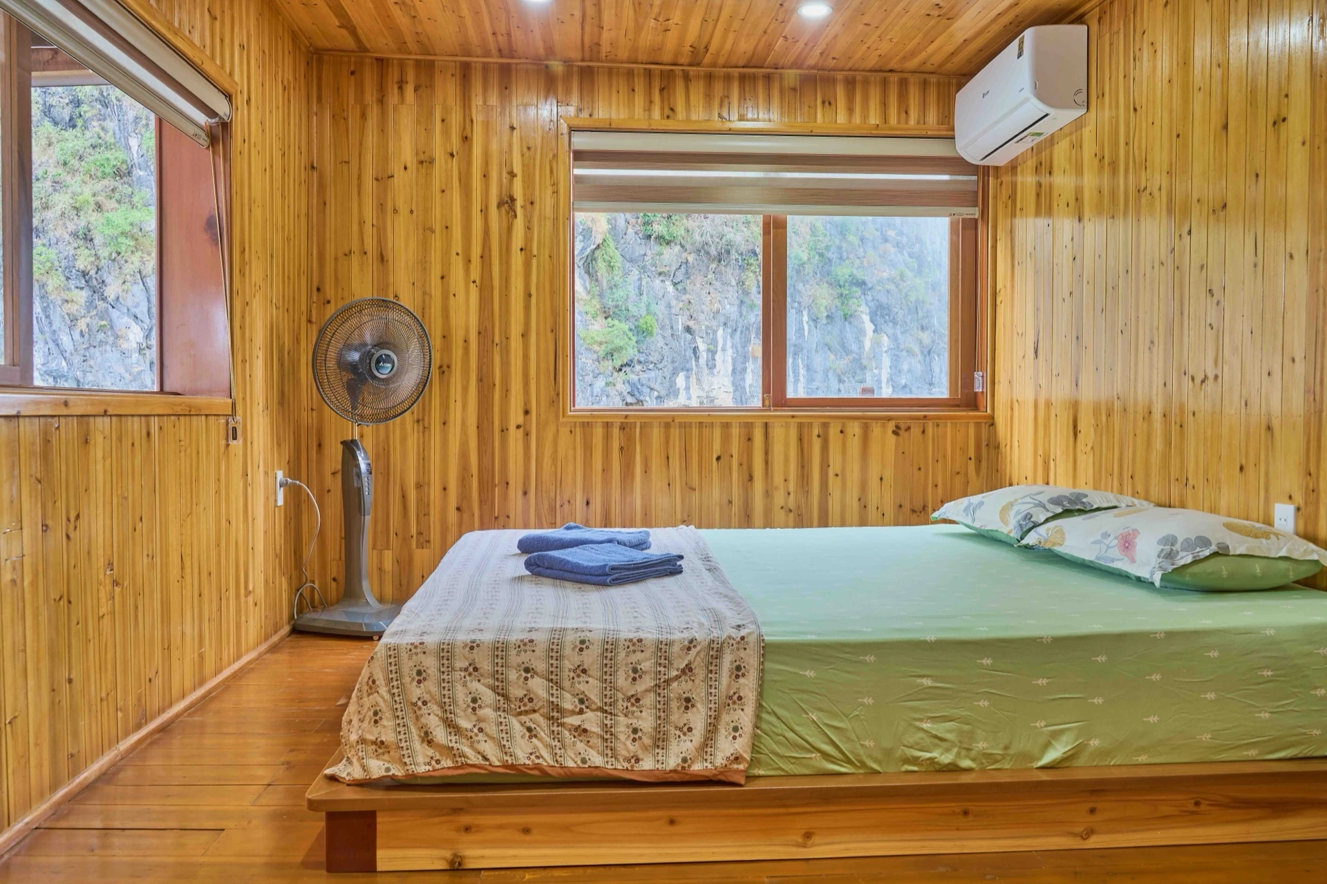 Double Room with Bay View — Room 7